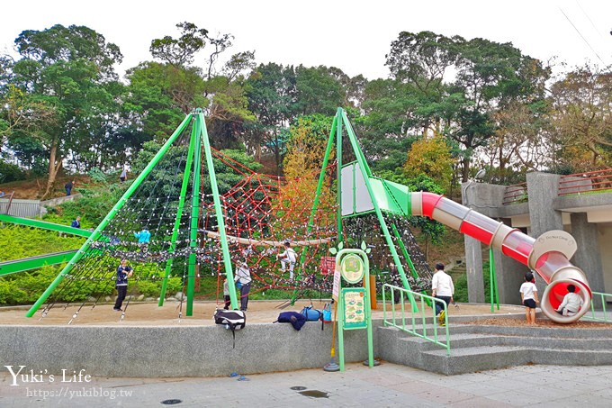 新北親子景點【魔豆山丘遊戲場】28公尺滾輪溜滑梯、戲水區～公園野餐好去處 - yukiblog.tw