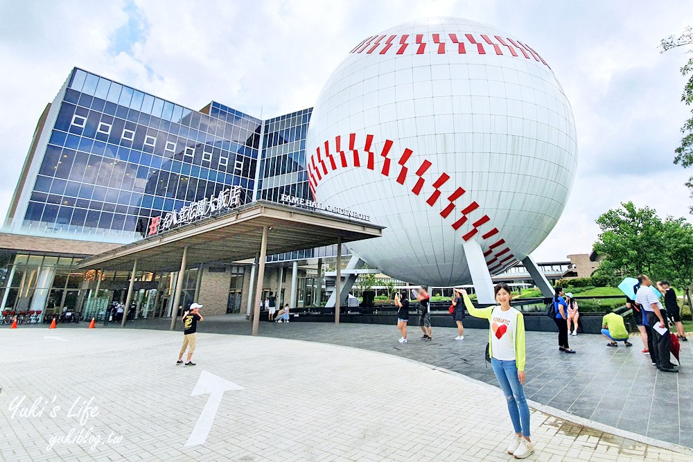 桃園親子景點『棒球名人堂』SNOOPY巨型棒球展示館、史努比快餐校車、主題商店~吃喝玩樂通通有 - yukiblog.tw
