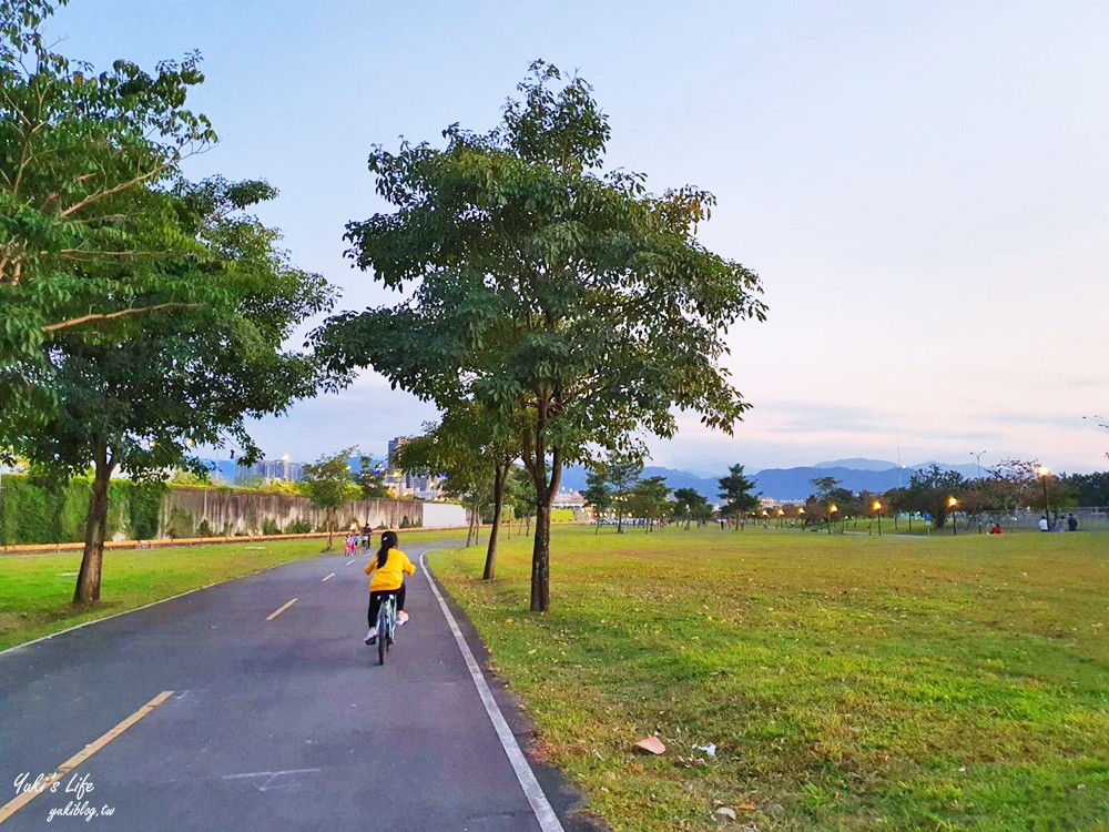 免費親子景點》浮洲藝術河濱公園vs羊咩咩的家～野餐大草皮，停車方便，騎腳踏車一日遊 - yukiblog.tw
