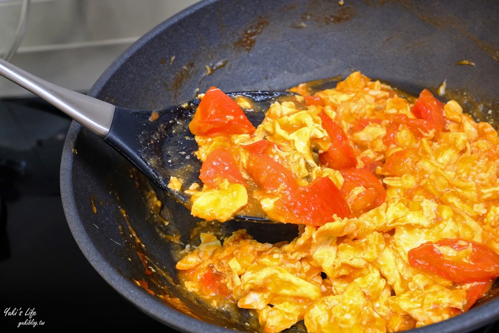 簡單食譜》番茄炒蛋～吃不膩的家常菜、便當菜！必學小撇步先炒蛋再炒番茄還要加糖 - yukiblog.tw