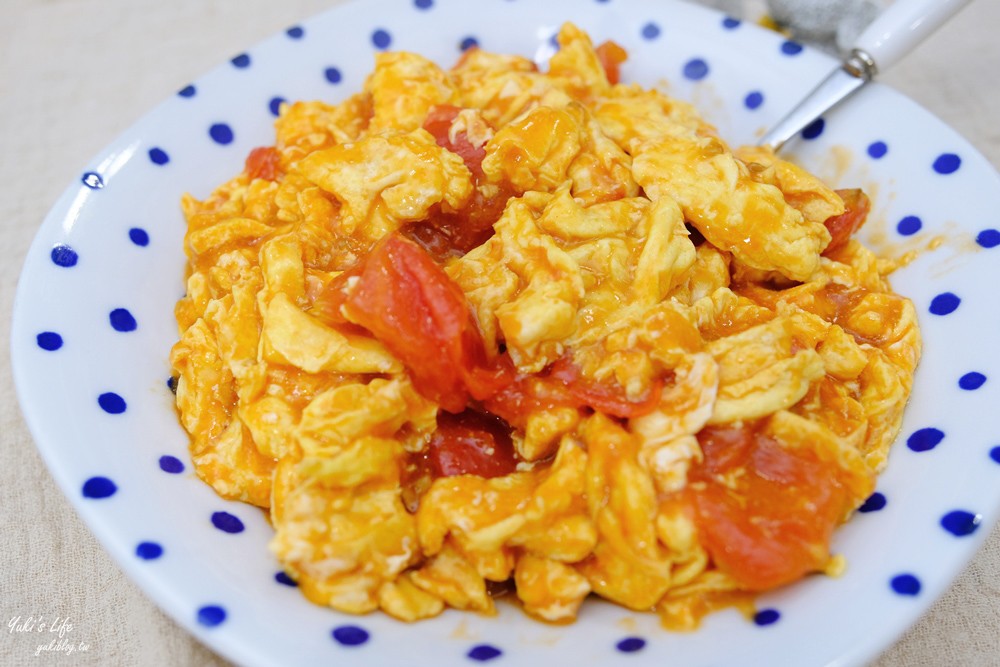 簡單食譜》番茄炒蛋～吃不膩的家常菜、便當菜！必學小撇步先炒蛋再炒番茄還要加糖 - yukiblog.tw