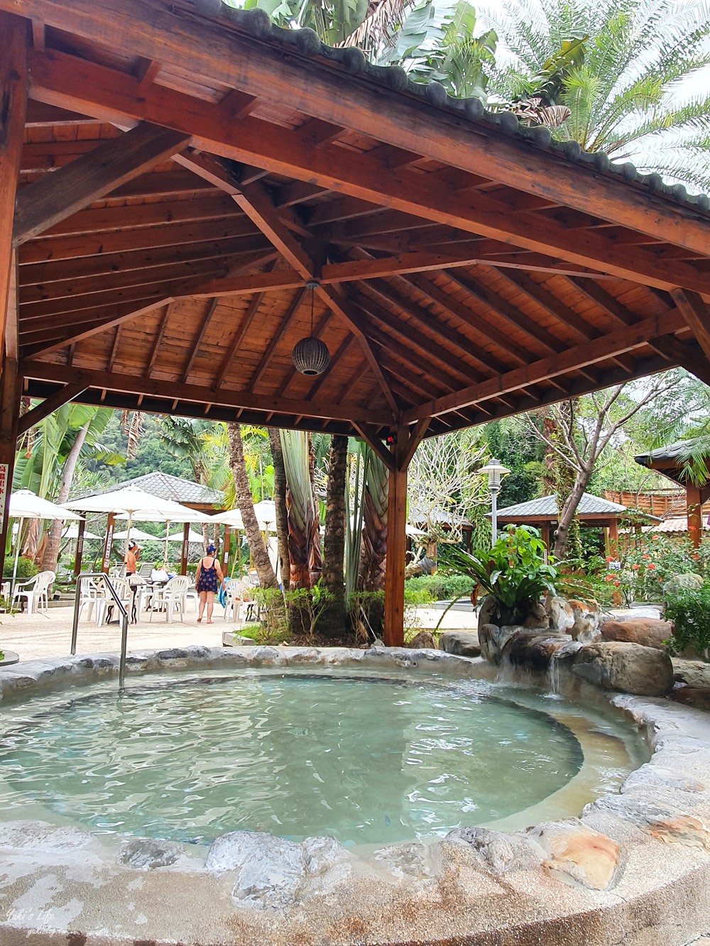 新竹泡湯玩水推薦》會來尖石溫泉渡假村，峇里島風泡湯還能玩滑水道，親子平價住宿 - yukiblog.tw