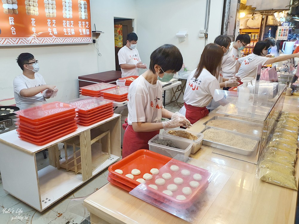 烏來老街美食》手工現做小米麻糬，一盒120元有15顆，軟Q好吃排隊也要吃~ - yukiblog.tw