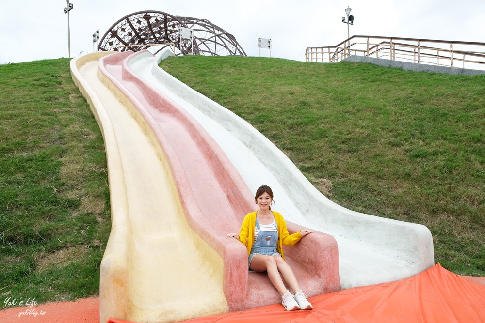 彩虹溜滑梯還能欣賞海景~山丘式的兒童遊戲場好適合來野餐、老街一日遊！ - yukiblog.tw