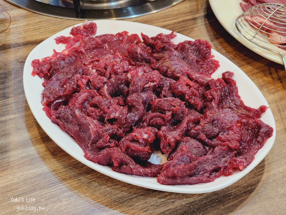台南海安路美食》四季溫體牛肉鍋，善化牛肉鮮嫩好吃，牛腩鍋底也是讚~ - yukiblog.tw