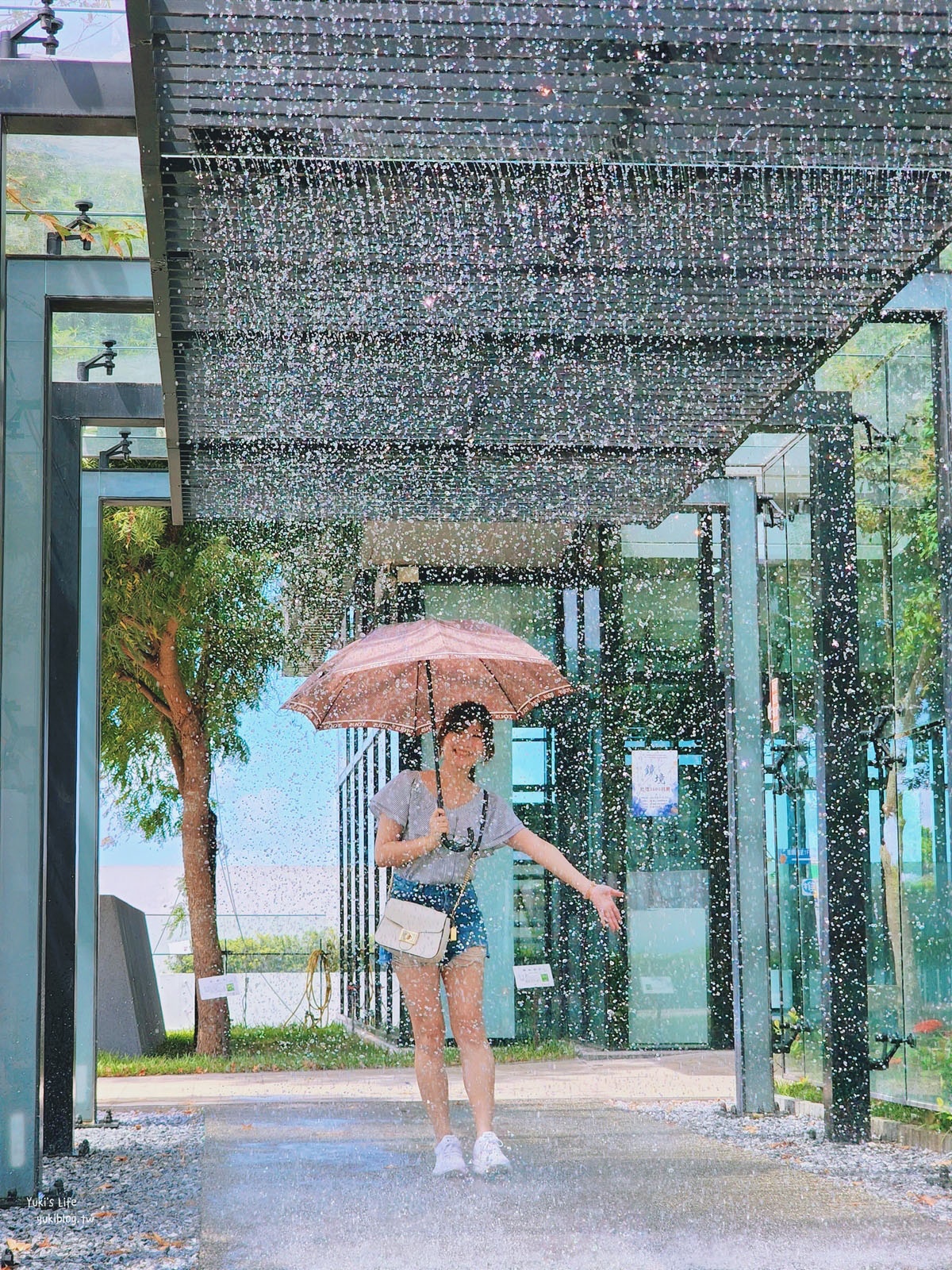 桃園景點|國巨洋傘文創園區|洋傘觀光工廠,淋雨體驗,雨傘彩繪親子DIY - yukiblog.tw