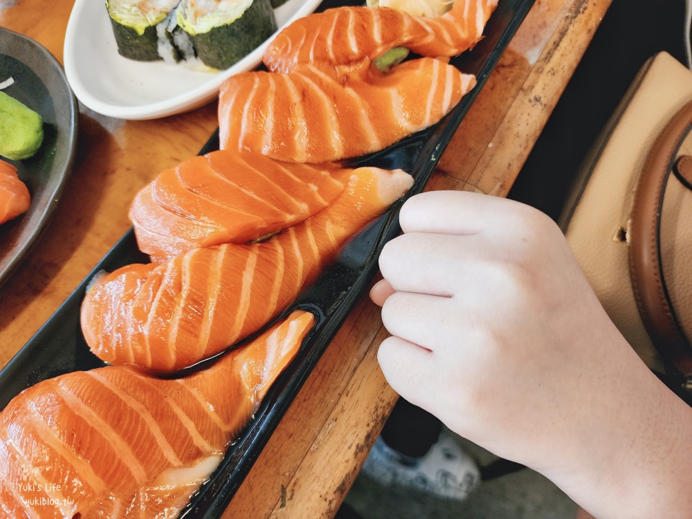 宜蘭頭城老街美食┃樂屋日本料理，巨大鮭魚握壽司太驚人 - yukiblog.tw