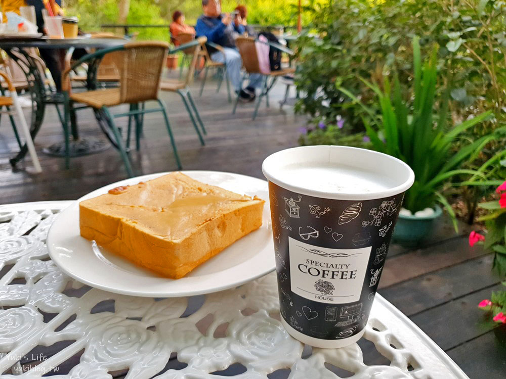 桃園復興美食|角板山行館咖啡|被綠植古樹包圍,景觀優美還有貓咪陪伴 - yukiblog.tw