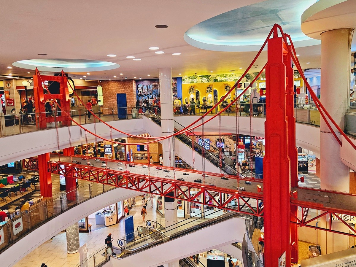 【曼谷景點】Terminal 21環遊世界主題百貨，Asok站銅板價美食街、手標奶茶必喝攻略！