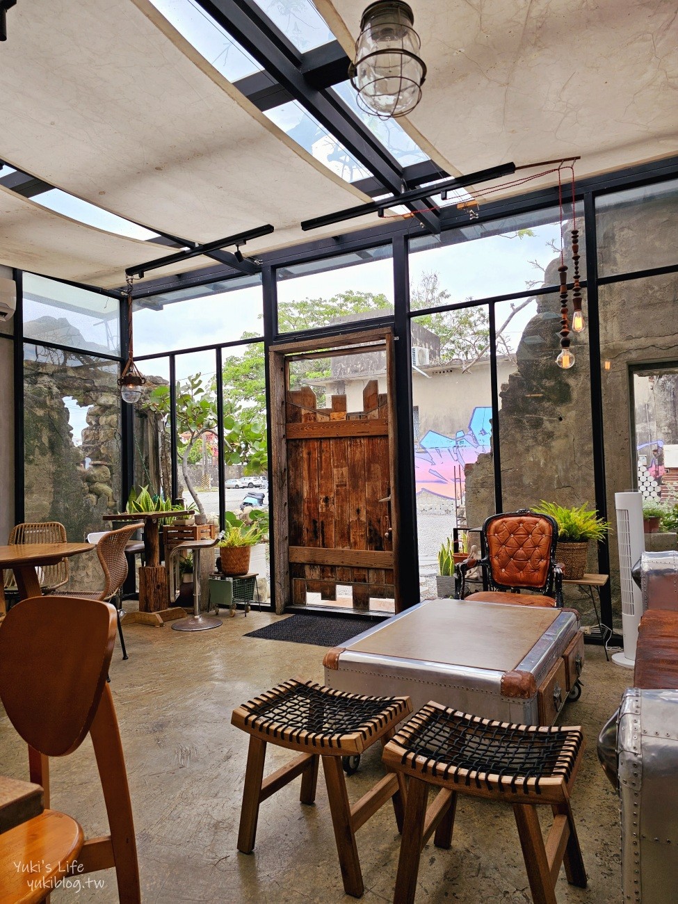 【墾丁美食】樹夏飲事，IG激推的廢墟玻璃屋咖啡廳 - yukiblog.tw