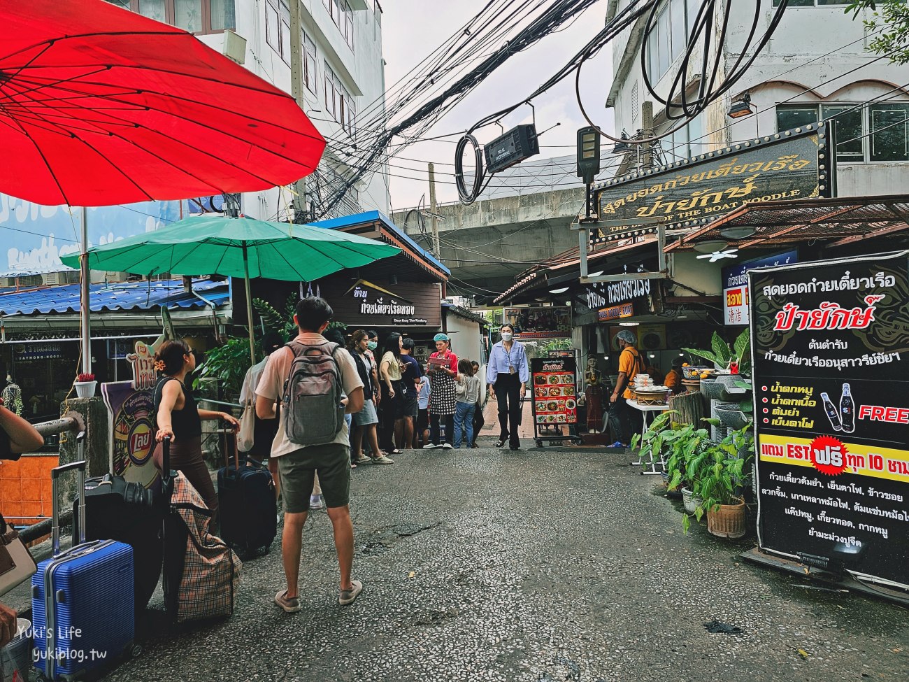 曼谷必吃美食》勝利紀念碑站-船麵一條街「Baan Kuay Tiew Ruathong」交通價格心得～ - yukiblog.tw
