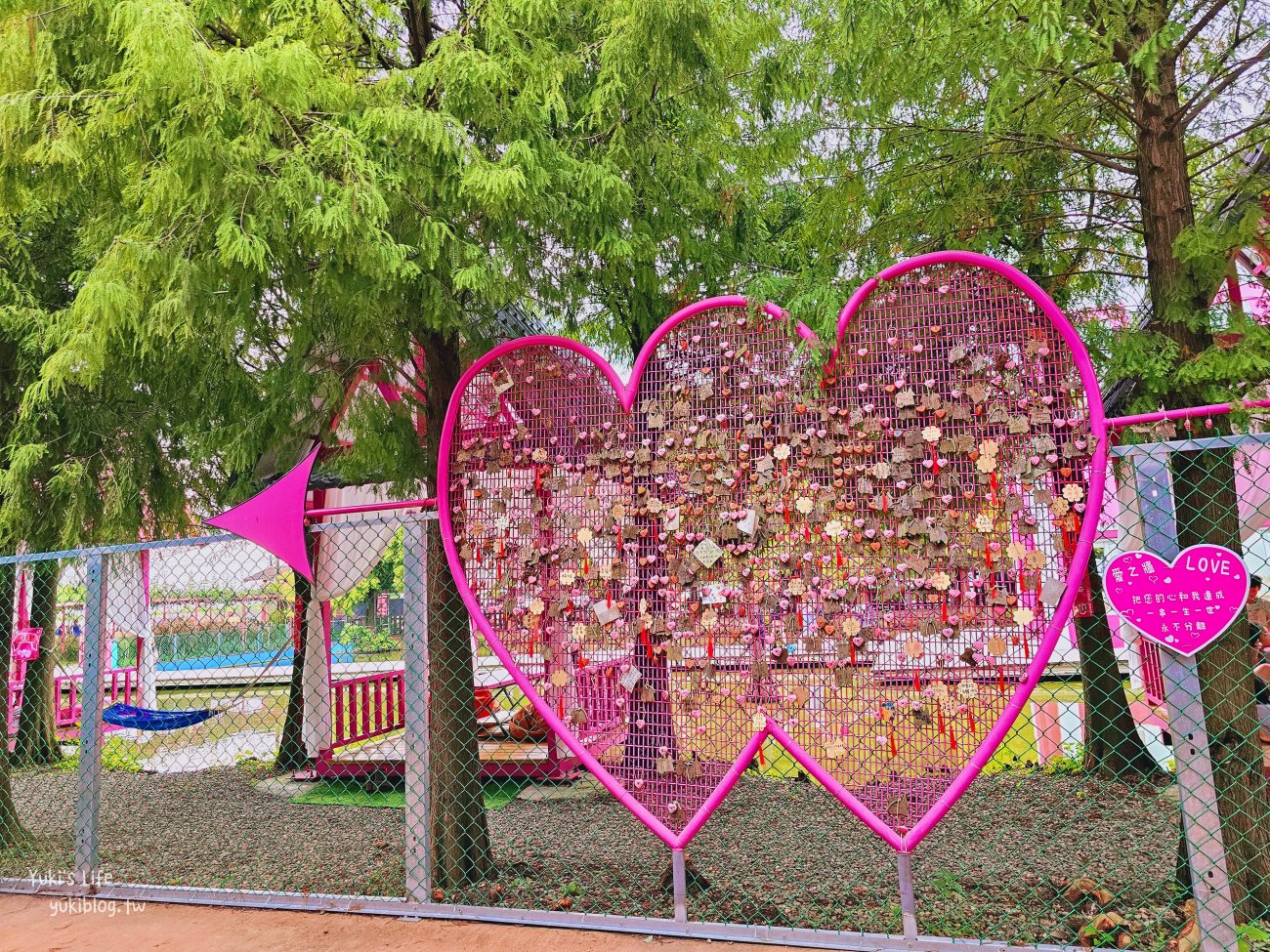 雲林古坑粉紅泡泡(珍粉紅城堡)粉紅色水上教堂、落羽松水上發呆亭景觀餐廳 - yukiblog.tw