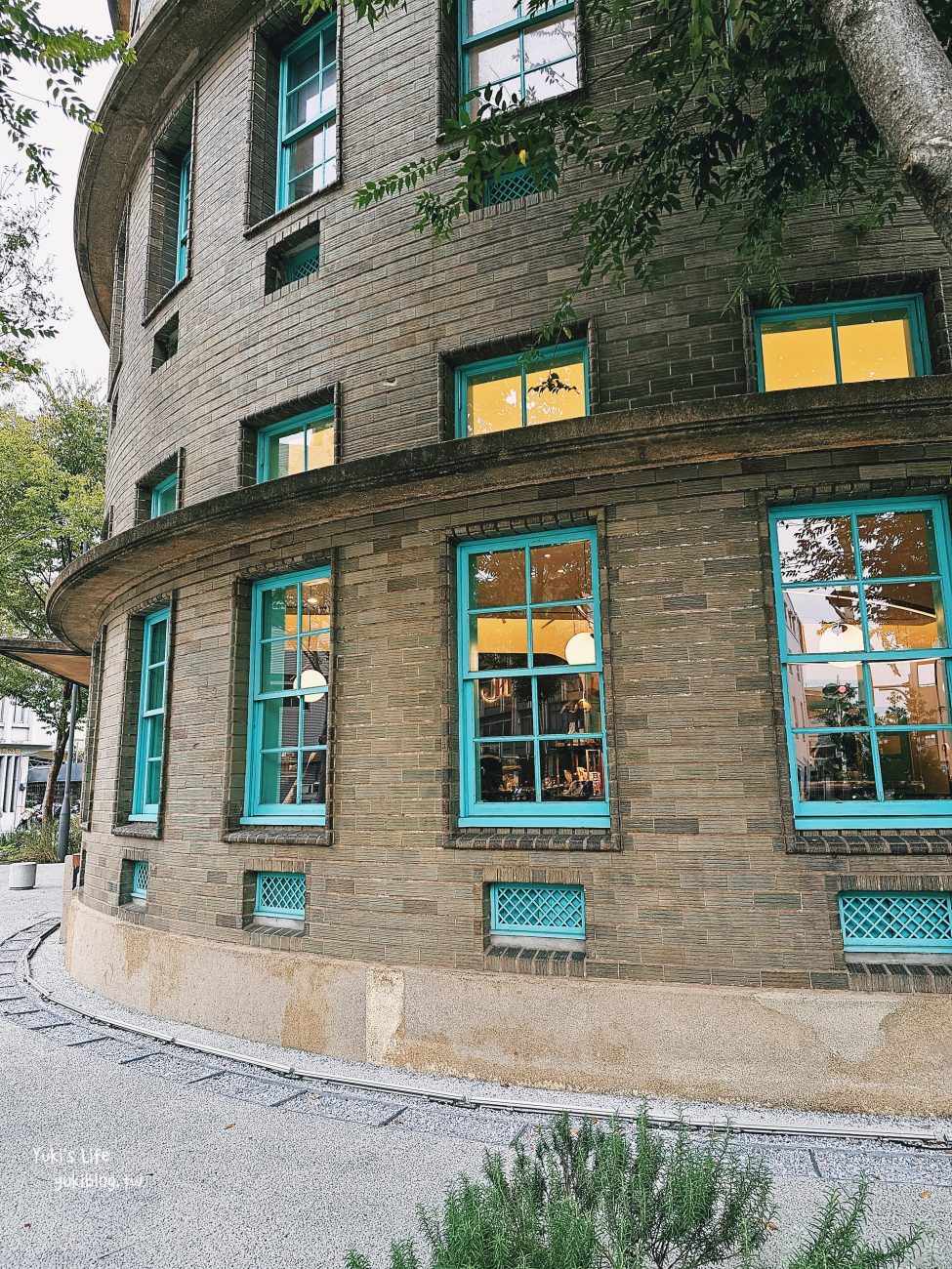 嘉義景點》嘉義市立美術館，現代復古交融的文青聖地～誠品和咖啡店進駐 - yukiblog.tw