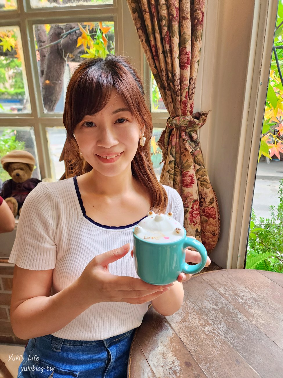 泰國曼谷網美咖啡廳》B-STORY Cafe 鄉村風格~熊熊立體奶泡咖啡~水果茶也可以！ - yukiblog.tw