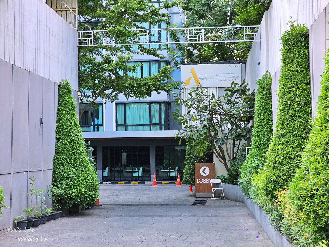 曼谷平價住宿推薦【Arte Hotel】Asoke站/Terminal 21附近/7-11、按摩店通通有交通超方便！