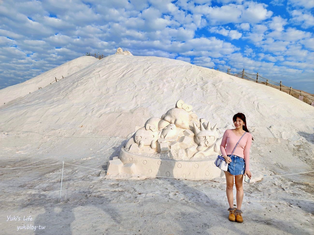 台南景點【七股鹽山】最新三麗鷗鹽雕特展，雪白萌樣的Kitty和蛋黃哥讓人好融化