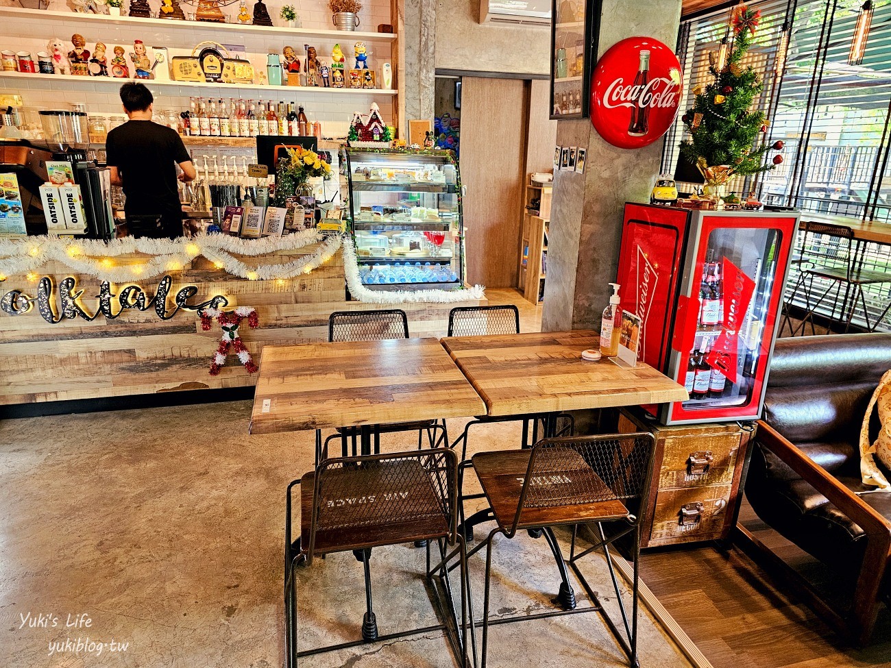 曼谷親子景點【Folktales Cafe & Bistro】古董車主題網美咖啡廳，兒童遊戲區太讚了！ - yukiblog.tw