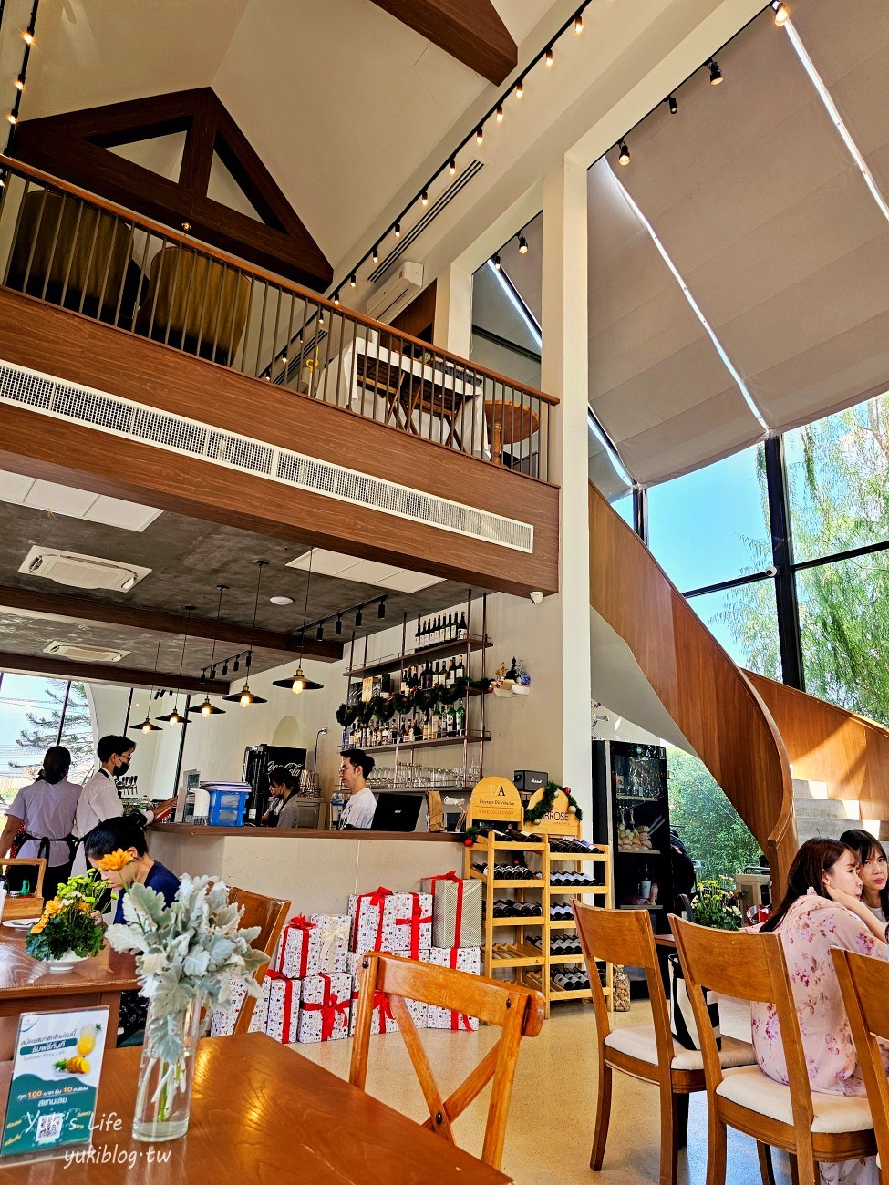 曼谷網美咖啡廳|Take a Breath café & eatery|森林系戶外婚禮風，浪漫指數破表~食物令人驚豔 - yukiblog.tw