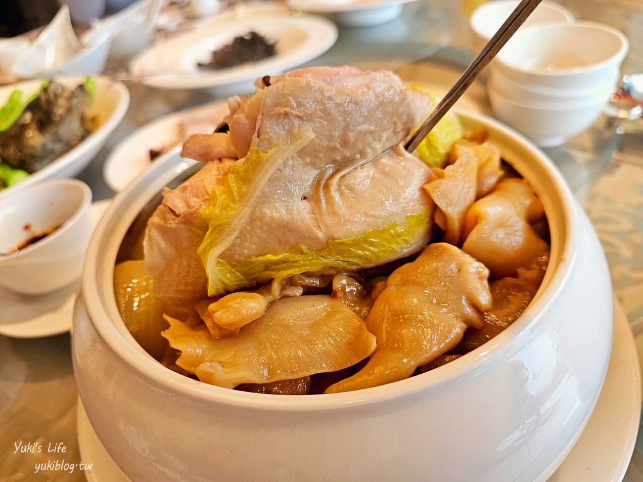 台北圓山大飯店「金龍餐廳」，合菜份量大、口味好，還能眺望美景的精緻饗宴 - yukiblog.tw
