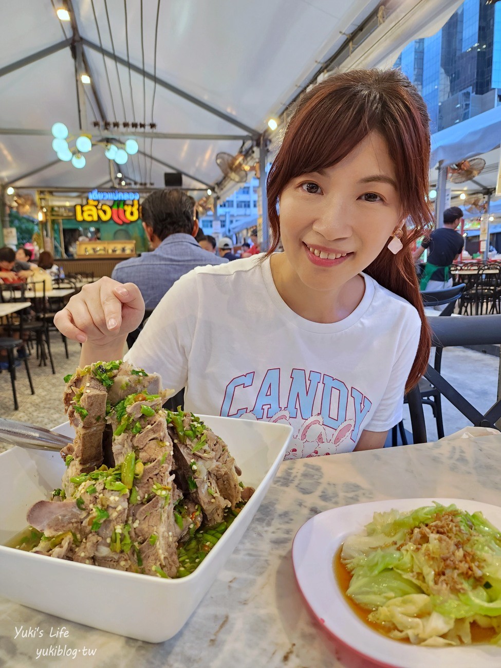 曼谷必去景點【JODD FAIRS 喬德夜市】必吃火山排骨、手抓海鮮、泰式小吃通通有～ - yukiblog.tw