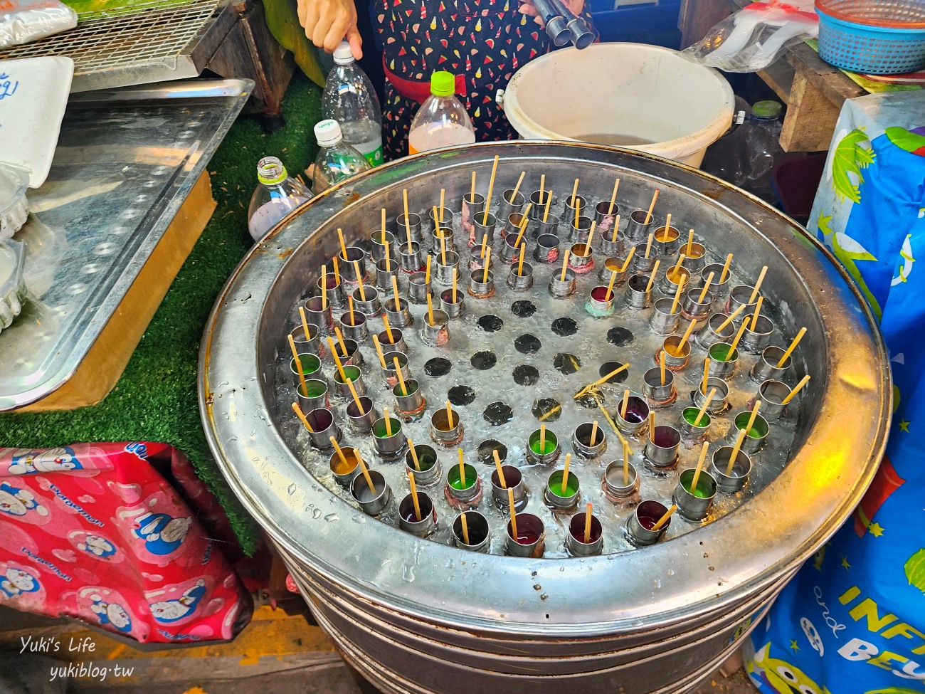 曼谷必玩景點推薦【安帕瓦水上市場】週末限定的水上市場.賞螢火蟲好特別 - yukiblog.tw