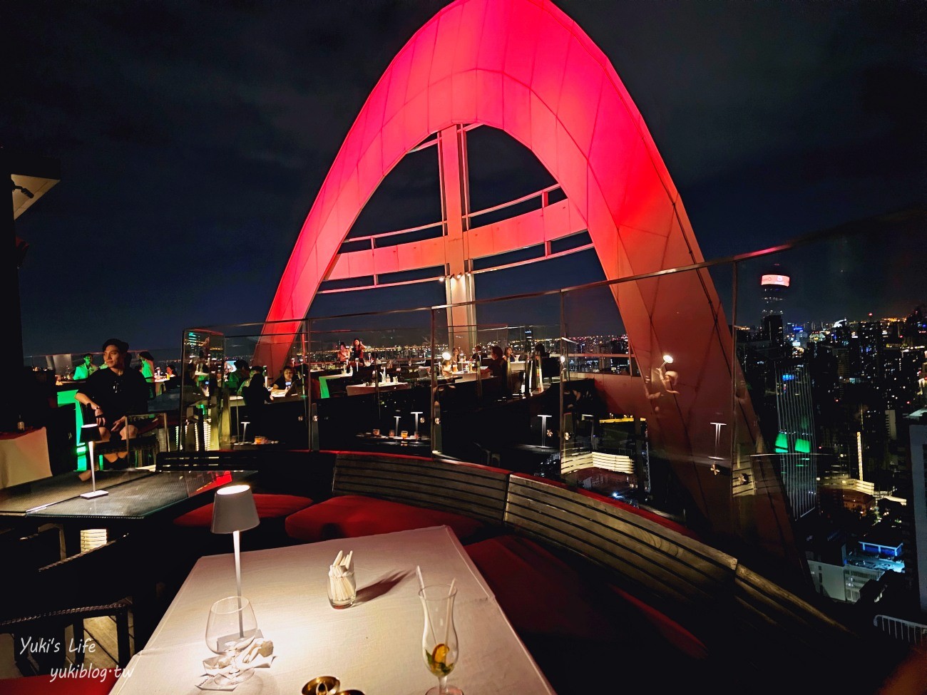 曼谷高空酒吧【Red Sky】飽覽極致夜景，約會求婚首選 - yukiblog.tw
