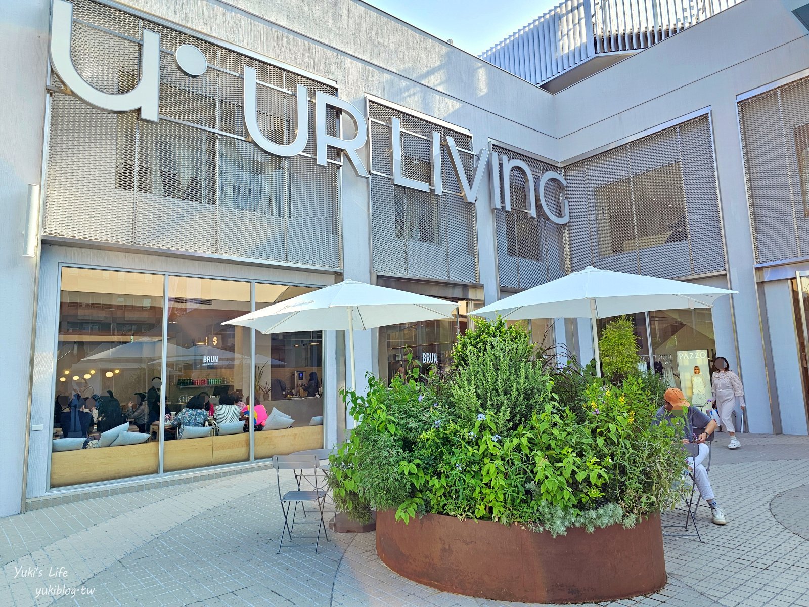 台中新地標「UR LIVING」巨型史努比同框打卡！PAZZO、蜷尾家、不然早午餐都在這兒～ - yukiblog.tw