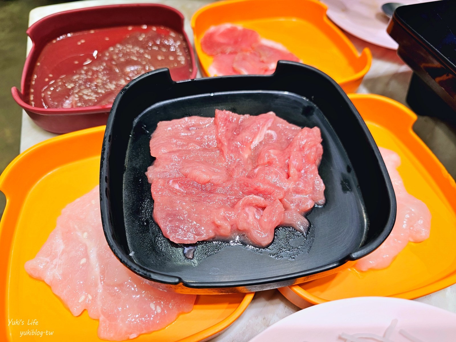 曼谷美食【Pho Mo Fai】超人氣平價火鍋，蔬菜和餛飩是必點，便宜美味 - yukiblog.tw