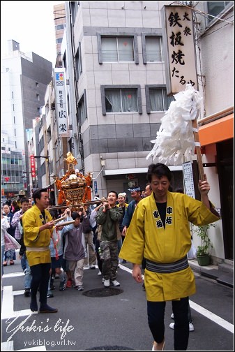 [08東京假期]＊C49 上野-巧遇三社祭抬神橋 - yukiblog.tw