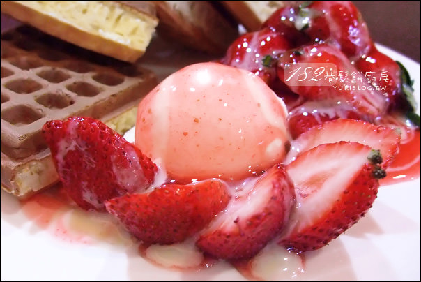 [板橋-食]＊182巷鬆餅廚房 ~ 超豐富的草莓鬆餅 - yukiblog.tw