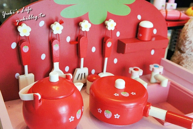 [育兒敗家]＊Mother Garden甜美木製草莓造型廚房家家酒組❤一起來煮飯飯吧❤ - yukiblog.tw
