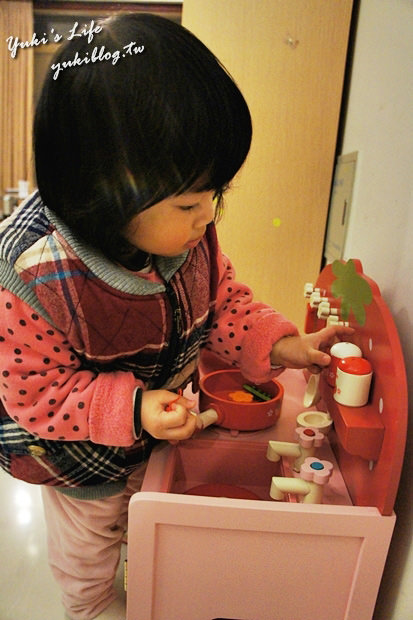 [育兒敗家]＊Mother Garden甜美木製草莓造型廚房家家酒組❤一起來煮飯飯吧❤ - yukiblog.tw