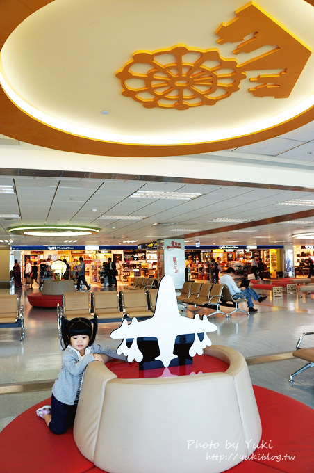 2013日本┃台北松山機場國際航線‧2樓可愛的候機大廳 & 日本航空飛機餐 ❤ - yukiblog.tw