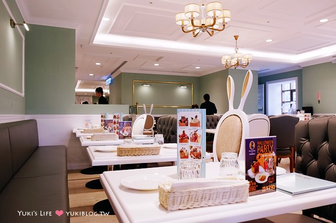 台北美食【Dazzling Cafe Kiwi】哇!有兔子耳朵椅❤台北車站微風廣場店 - yukiblog.tw