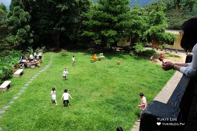 新竹景觀餐廳【大山北月】童趣校園風格草皮景觀餐廳×外拍親子景點 - yukiblog.tw