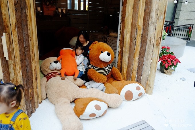 台北免費拍照親子景點【BELLAVITA】寶麗聖誕小鎮聖誕老公公的家×森林系兒童閱讀區 - yukiblog.tw
