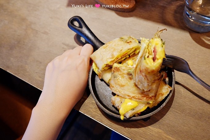 台北西門町【GURU HOUSE早午餐/咖啡】平價厚煎蛋餅、不限時、wifi、插座 - yukiblog.tw
