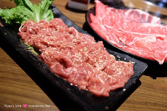 新莊【樂崎火鍋RAKUSAKI】頂級翼板牛排肉切片只要$300、菜盤可換肉盤、質感與價格都滿意平價火鍋推薦 - yukiblog.tw
