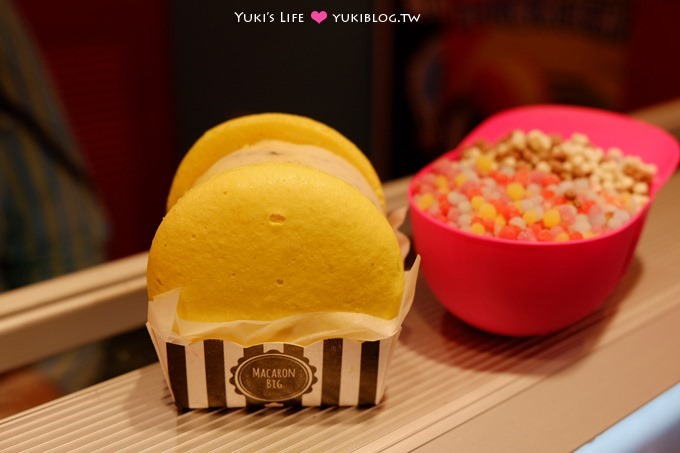 台北西門町【Mini Melts 粒粒冰淇淋】超大彩色馬卡龍冰淇淋VS超小粒粒冰 - yukiblog.tw