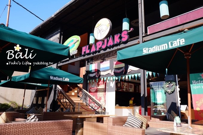 【峇里島沙努爾】FLAPJAKS美式運動餐廳鬆餅冰淇淋teatime、沙努爾海灘浪漫單車遊 - yukiblog.tw