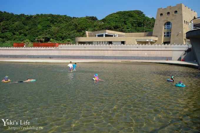 新！基隆景點【和平島公園】堆沙堡超大沙灘親子景點×天然海泳池、親親兒童戲水池~ - yukiblog.tw