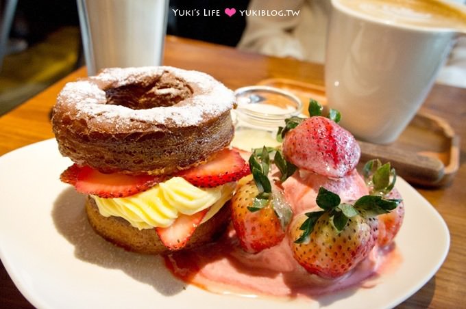 東區下午茶【好滴咖啡Drip Cafe(忠孝店)】充滿綠意的用餐環境、人氣草莓可頌甜甜圈 @忠孝敦化站 - yukiblog.tw