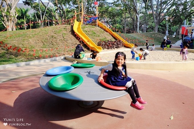 巨城週邊免費親子景點【新竹中央公園】特色兒童主題沙坑溜滑梯×網狀盪鞦韆