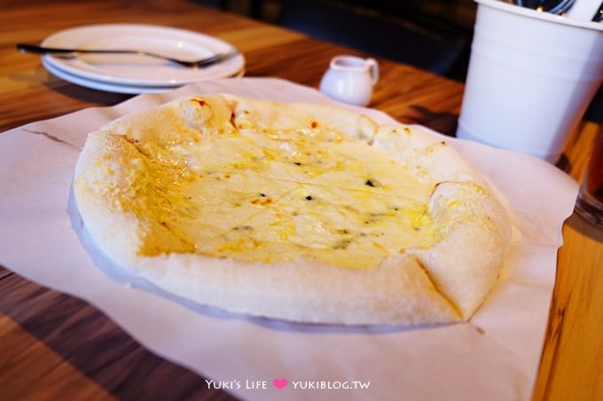 台北【全日時光DAY&DATE TIME】藍乳酪pizza好吃、成都店西門站